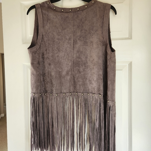 Faux suede fringed vest - Picture 3 of 4